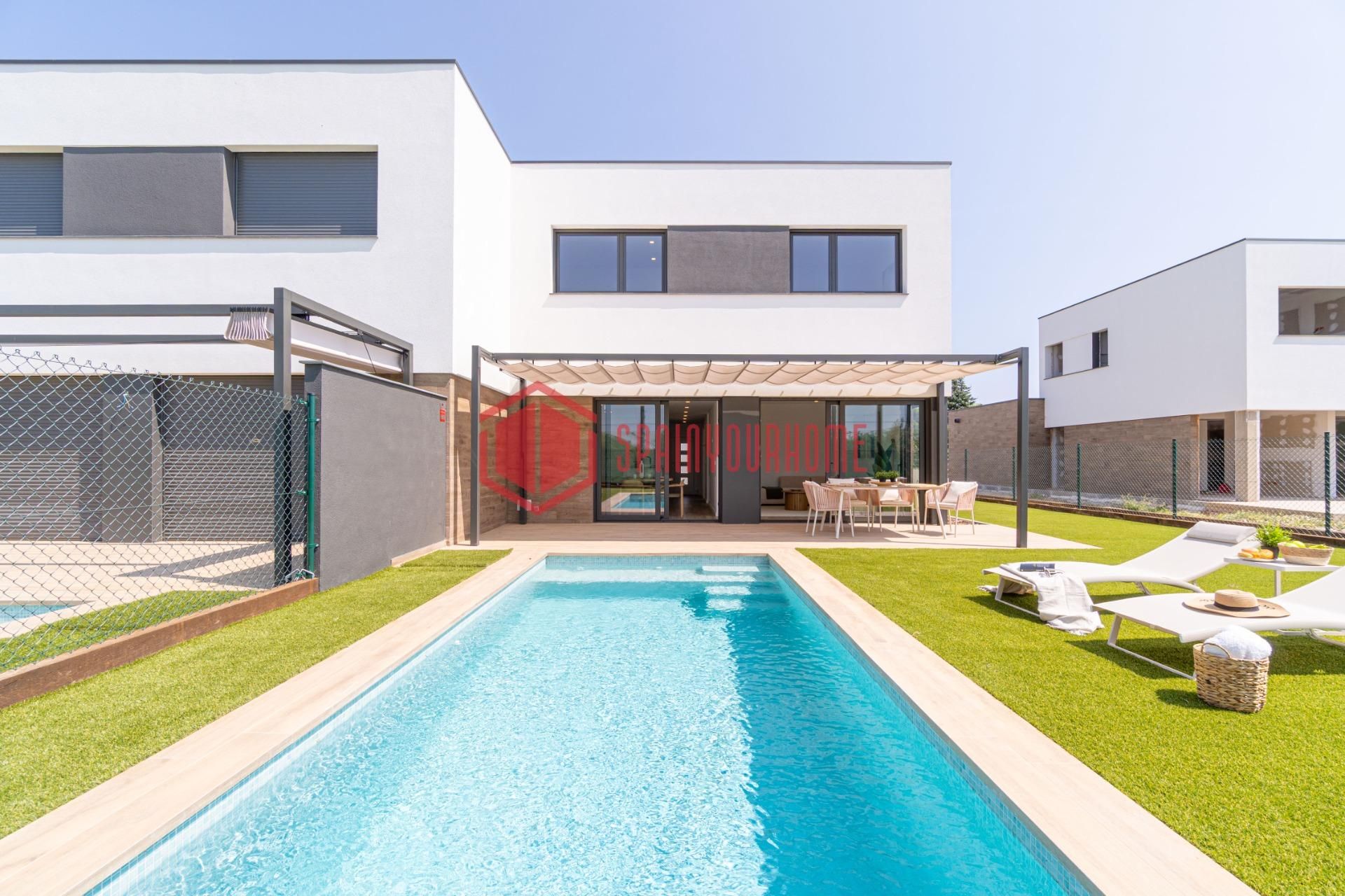 Swimming pool of House or chalet for sale in Sant Pere Pescador  with Air Conditioner, Heating and Private garden