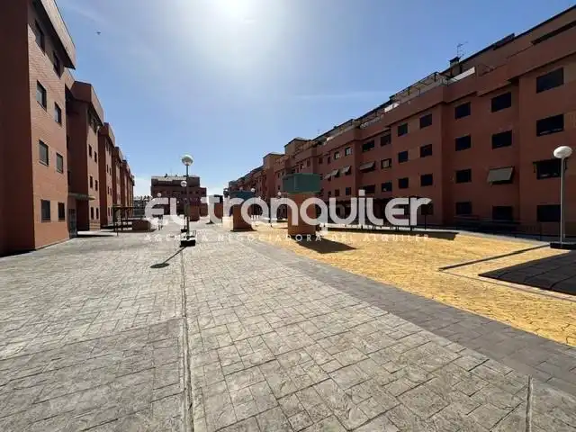 Vista exterior de Piso de alquiler en Navalcarnero con Aire acondicionado, Terraza y Trastero