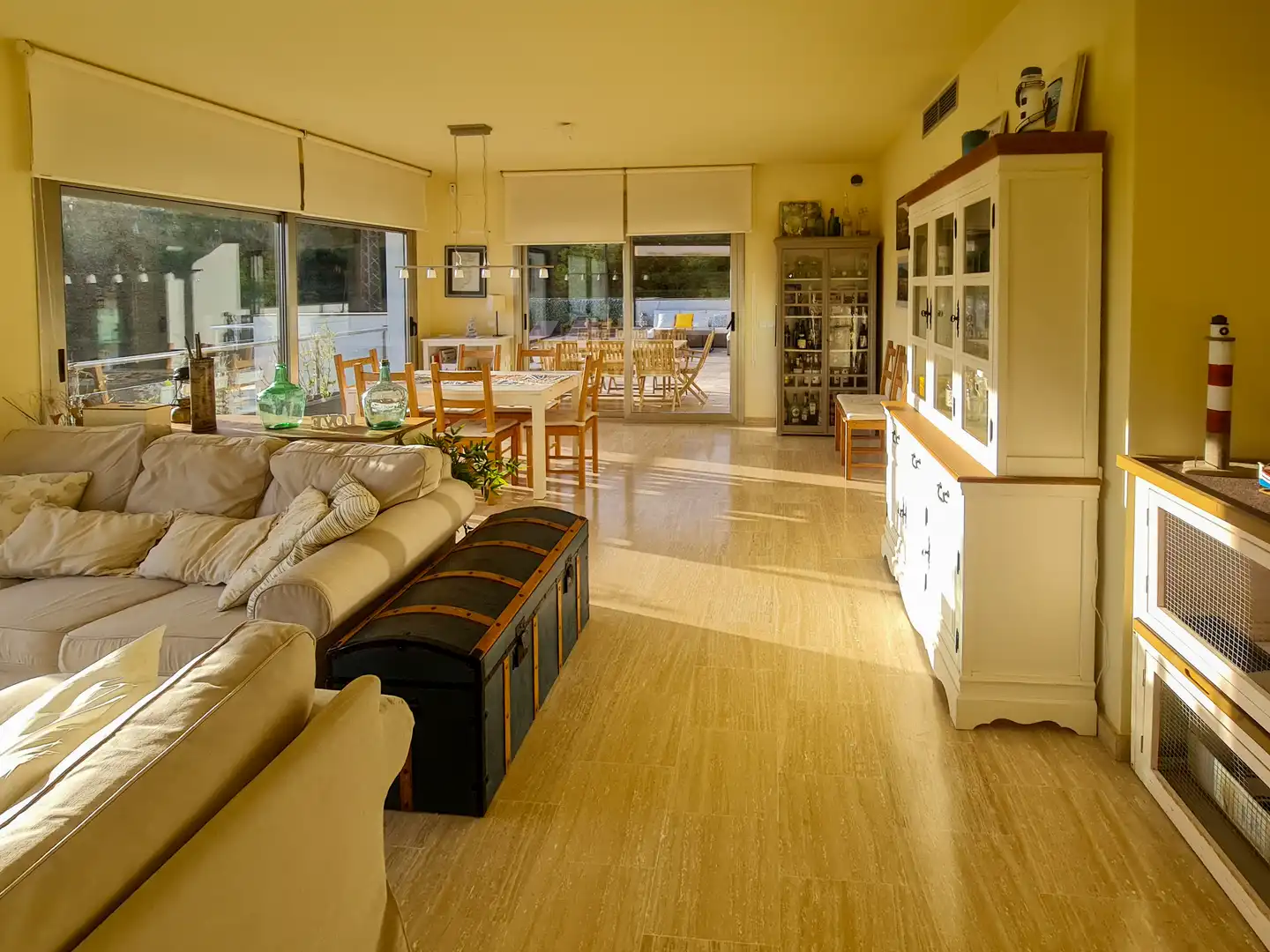Sala de estar de Casa adosada en venta en Begur con Aire acondicionado, Calefacción y Jardín privado
