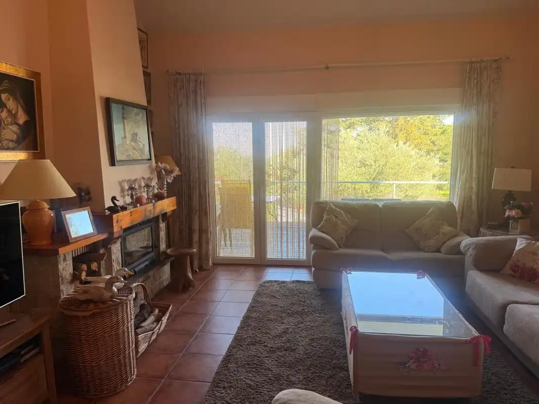 Sala d'estar de Finca rústica en venda en El Espinar amb Calefacció, Jardí privat i Terrassa