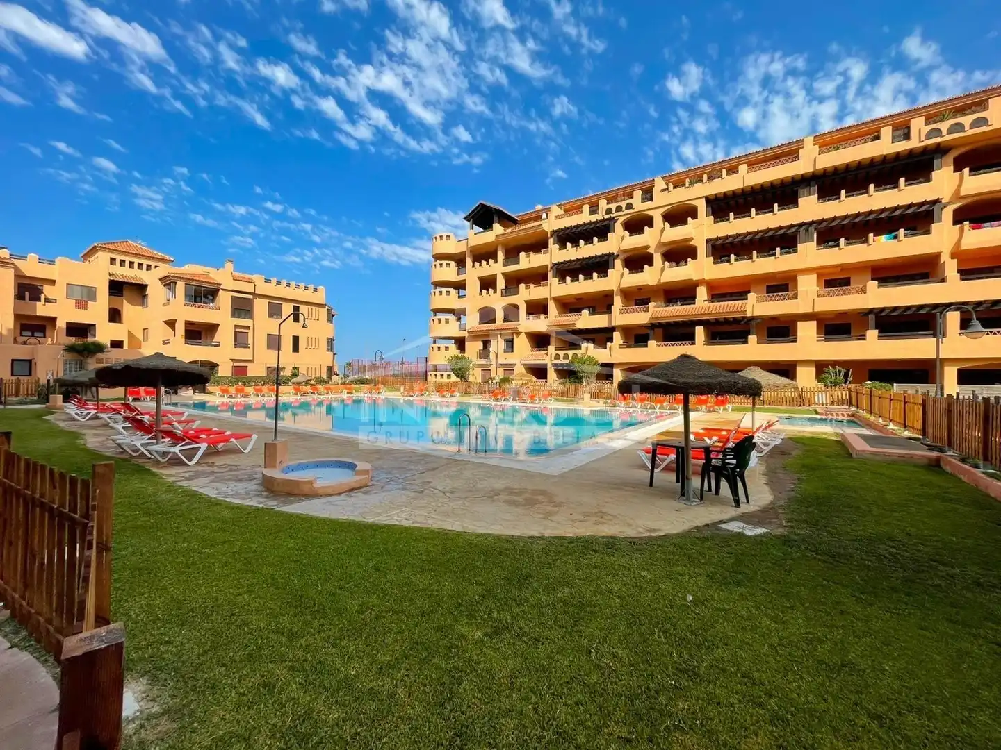 Piscina de Piso en venta en El Ejido con Terraza, Horno y Balcón