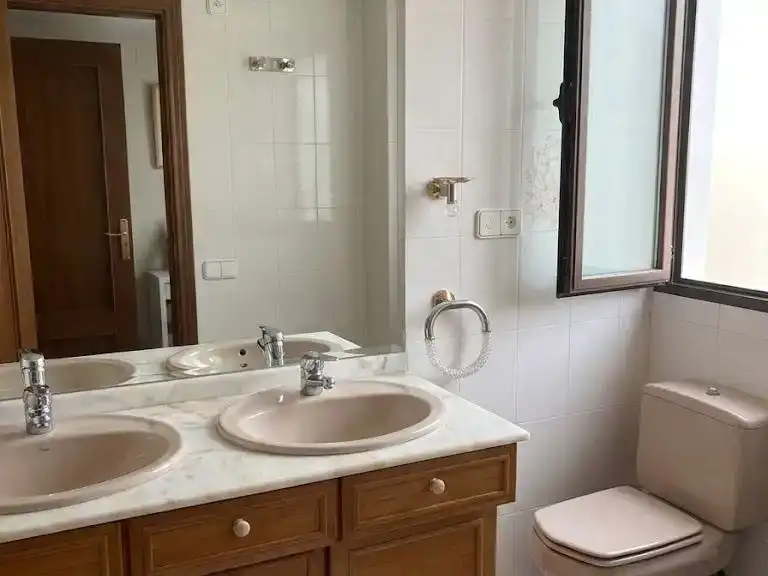Badezimmer von Wohnung zum Verkauf in  Valencia Capital mit Klimaanlage und Balkon