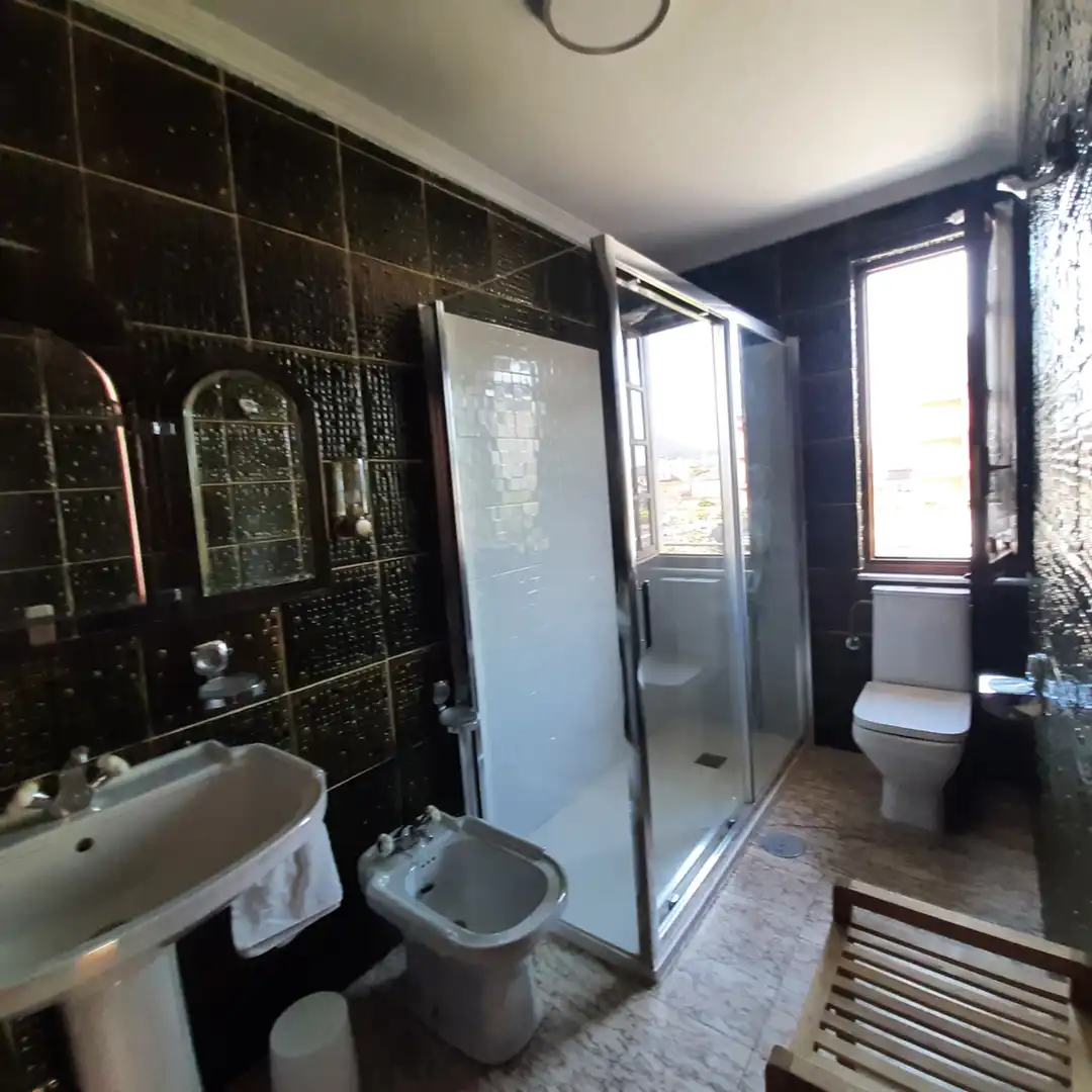 Baño de Casa o chalet en venta en Viveiro con Calefacción, Jardín privado y Parquet