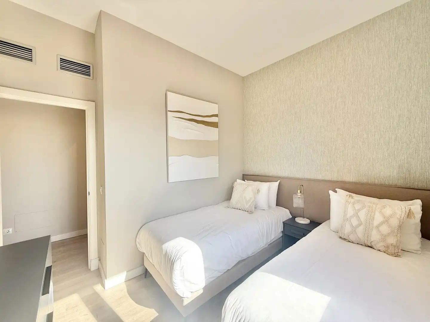 Schlafzimmer von Dachboden zum Verkauf in Benahavís mit Klimaanlage, Terrasse und Möbliert