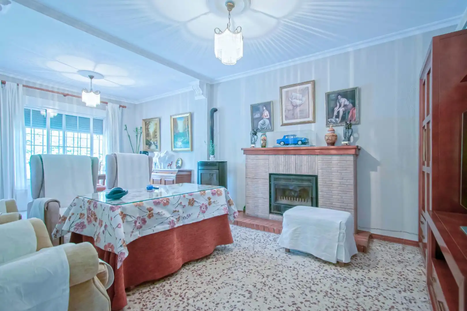 Living room of Houses for sale in Mairena del Aljarafe  with Air Conditioner, Heating and Private garden
