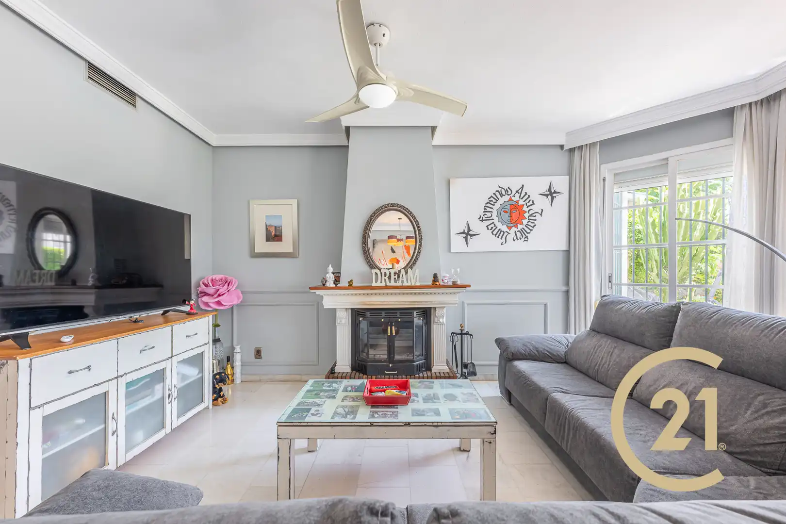 Sala de estar de Casa adosada en venta en Marbella con Aire acondicionado, Terraza y Piscina comunitaria
