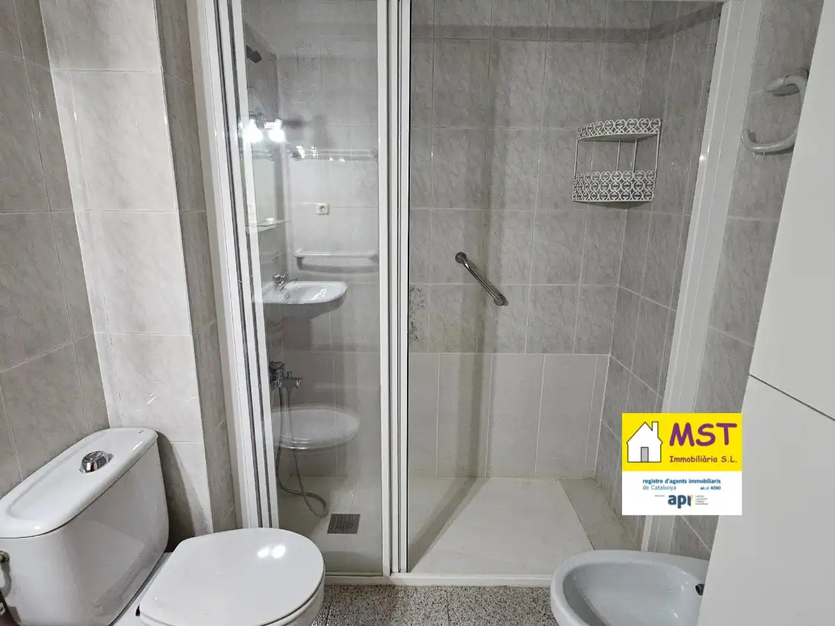 Badezimmer von Wohnung zum Verkauf in Navàs mit Klimaanlage, Heizung und Balkon