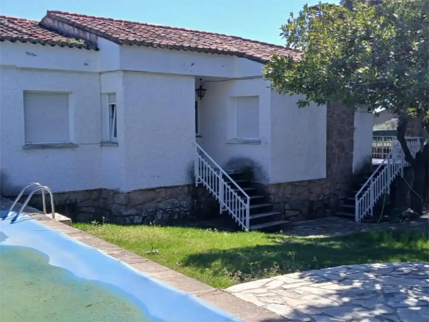 Vista exterior de Casa o xalet en venda en Valdemorillo amb Aire condicionat, Jardí privat i Traster
