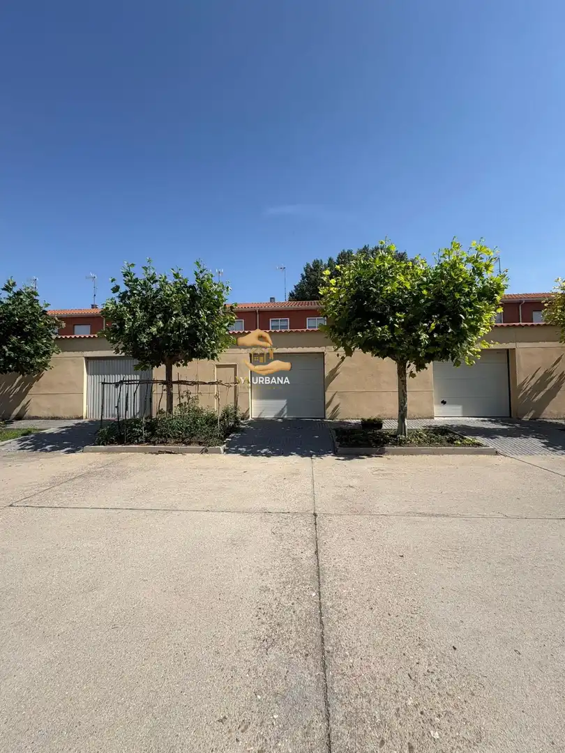 Außenansicht von Einfamilien-Reihenhaus zum Verkauf in Aldealengua
