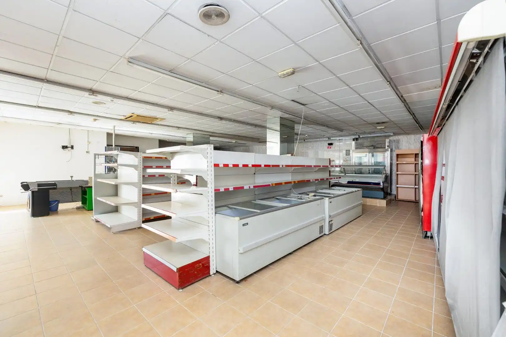 Locale commerciale in vendita a Avenida de Carmen Morcillo 28, imagen 12
