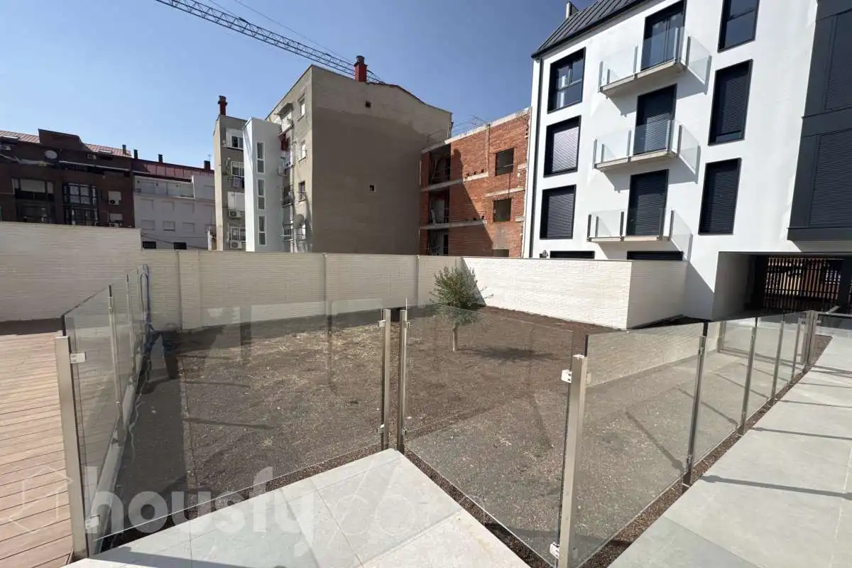 Außenansicht von Wohnung zur Miete in Madrid mit Klimaanlage, Heizung und Abstellraum