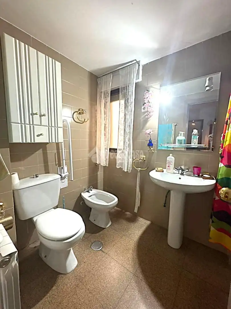 Bathroom of Flat for sale in Madrid