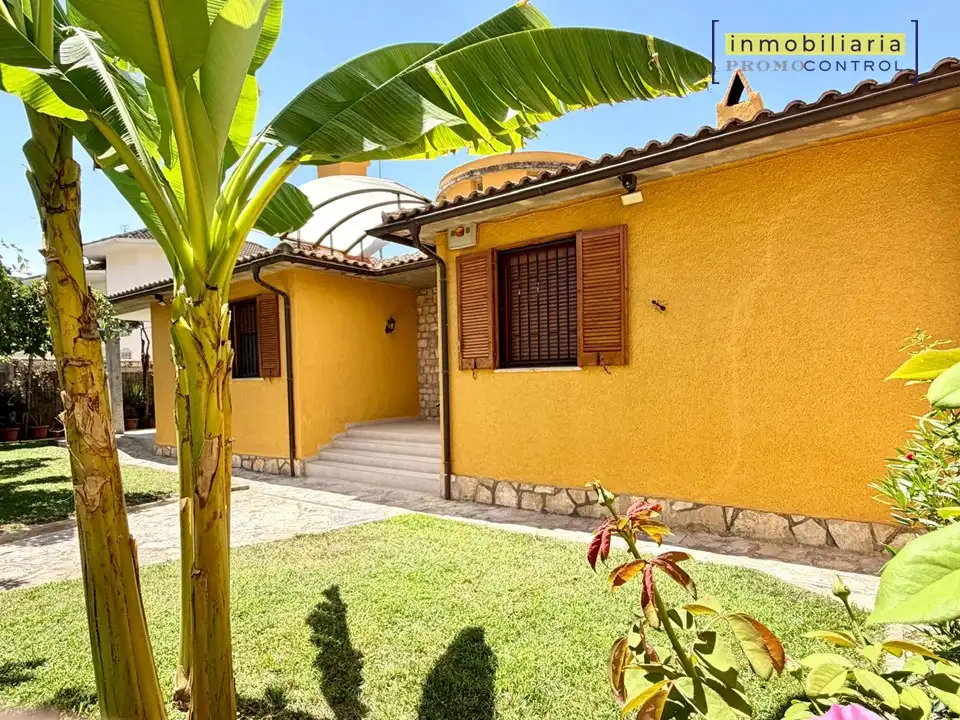 Vista exterior de Casa o xalet en venda en Zuera amb Aire condicionat, Calefacció i Jardí privat