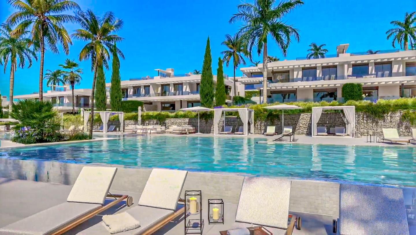 Piscina de Ático en venta en Marbella con Aire acondicionado, Calefacción y Jardín privado