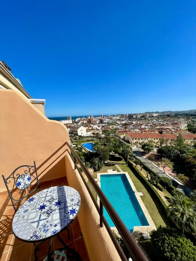 Außenansicht von Wohnungen zum Verkauf in Fuengirola mit Klimaanlage, Terrasse und Gemeinschaftspool