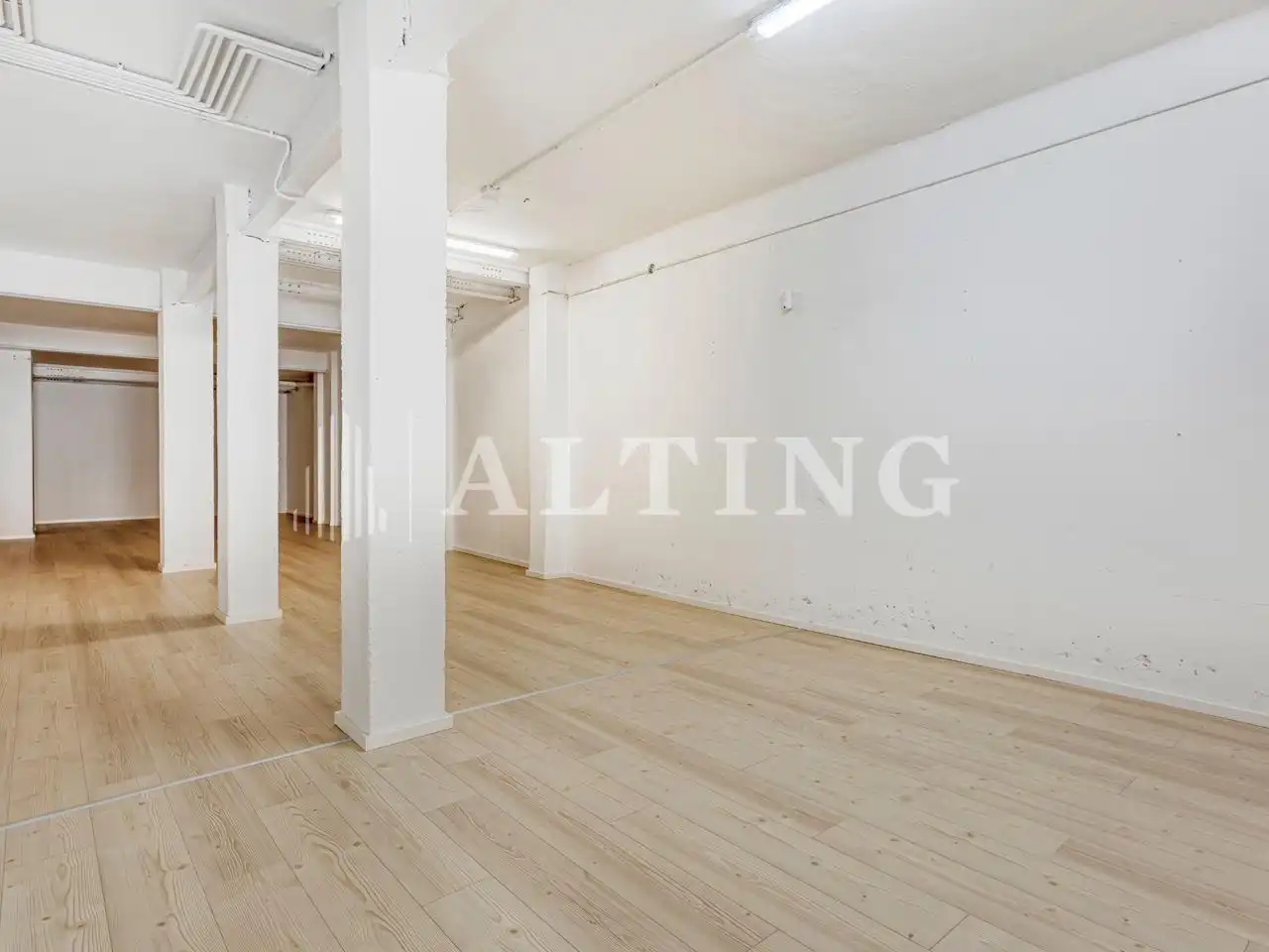 Vista exterior de Local en venta en Barcelona