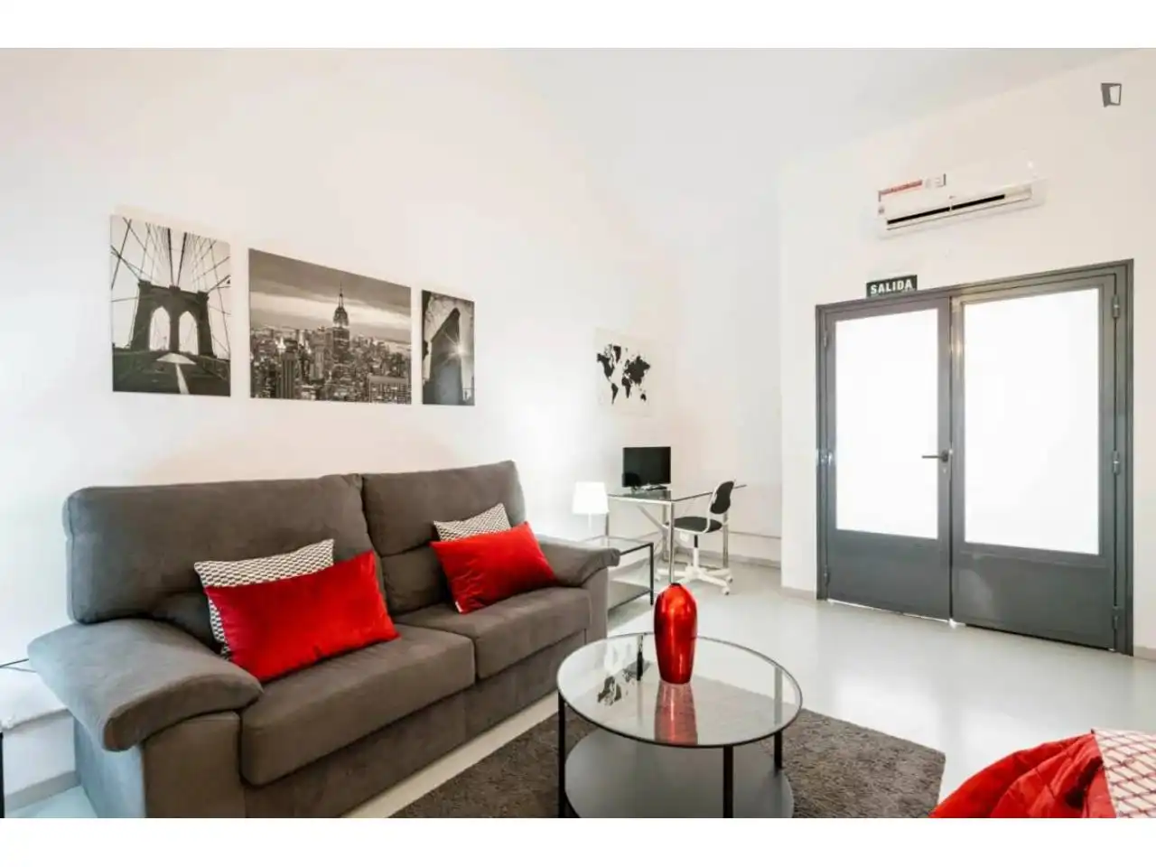 Sala de estar de Estudio en venta en Barcelona con Aire acondicionado, Calefacción y Parquet