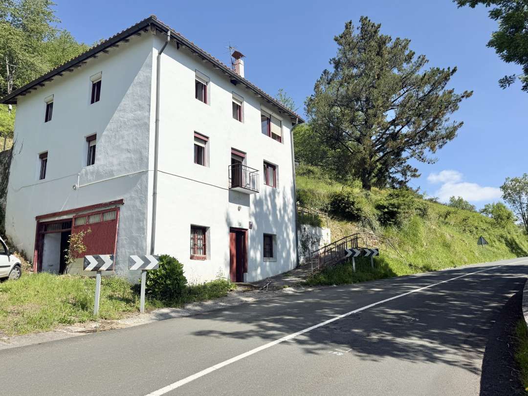 Vista exterior de Casa o xalet en venda en Elgoibar amb Balcó