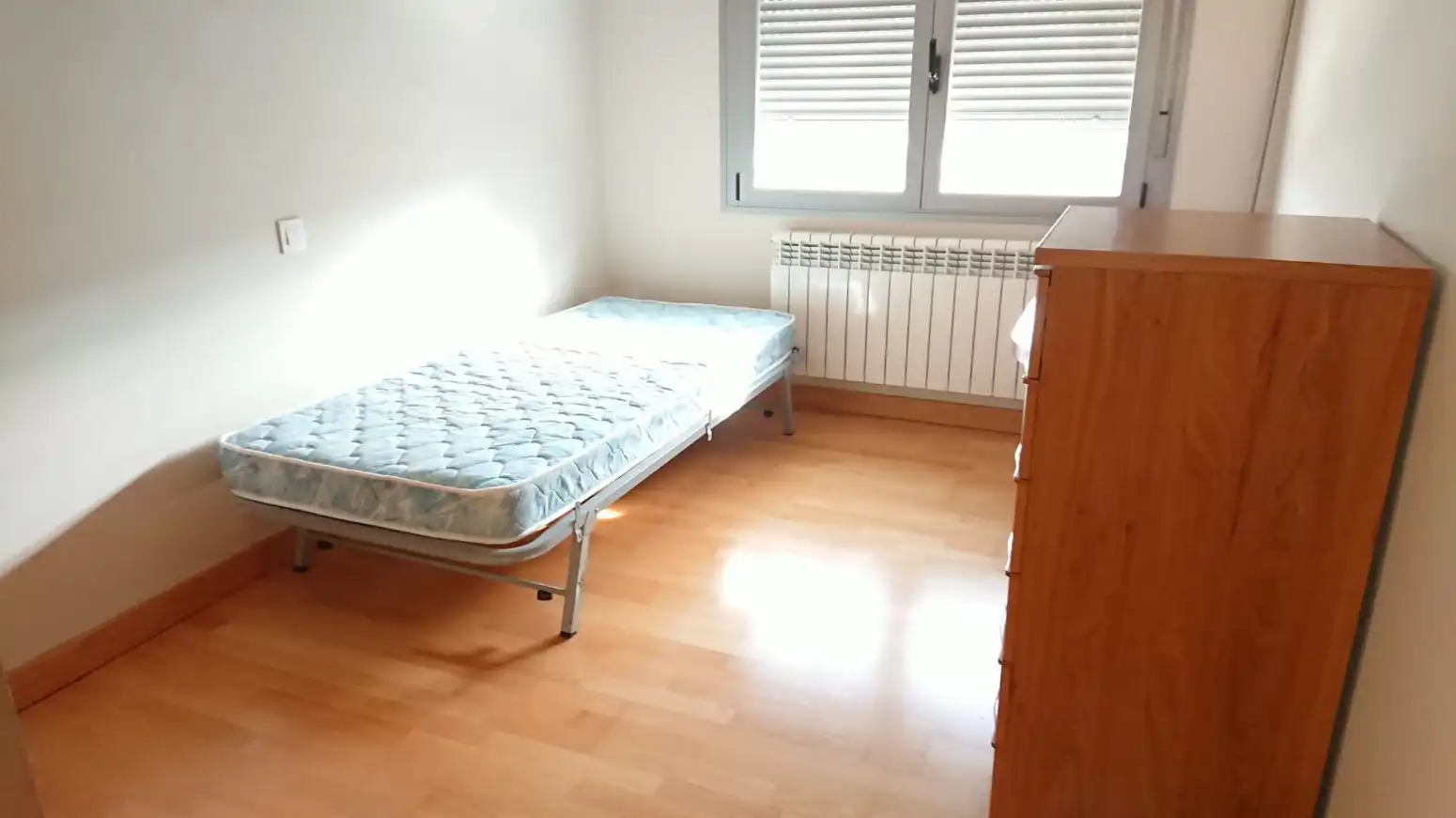 Bedroom of Flat for sale in Lardero  with Heating, Terrace and Swimming Pool