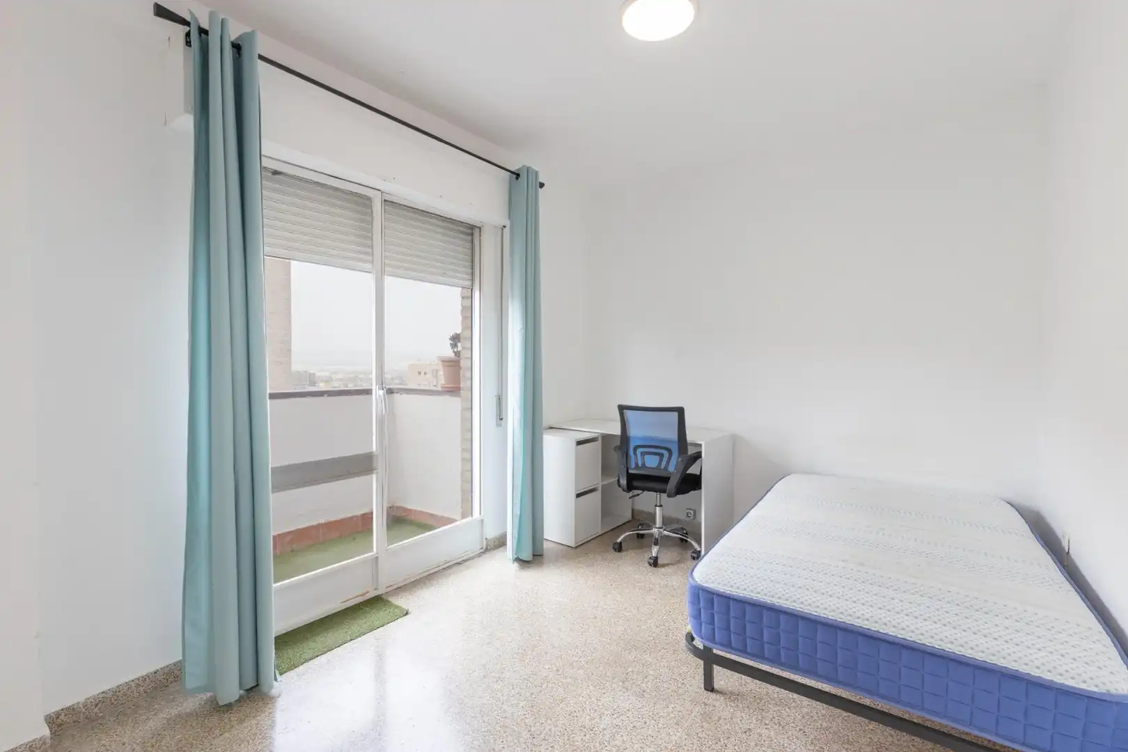 Habitación de Piso en venta en Granada con Terraza y Balcón