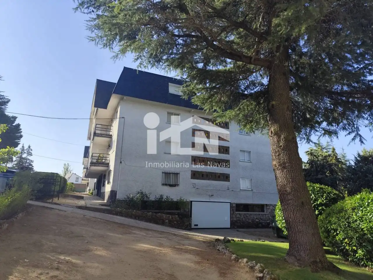 Exterior view of Flat for sale in Las Navas del Marqués   with Heating, Terrace and Storage room