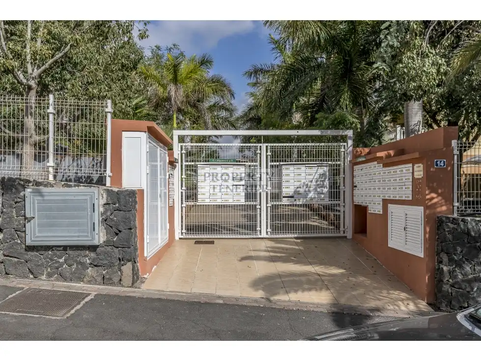 Vista exterior de Piso en venta en Arona con Terraza y Piscina