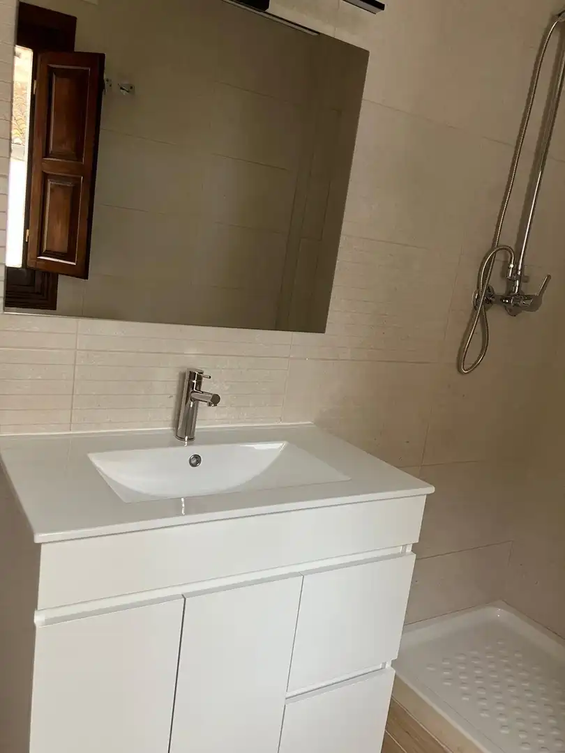 Badezimmer von Einfamilien-Reihenhaus zur Miete in Granada