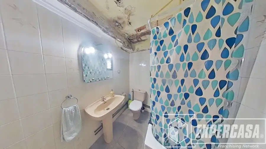 Bathroom of Flat for sale in Burjassot