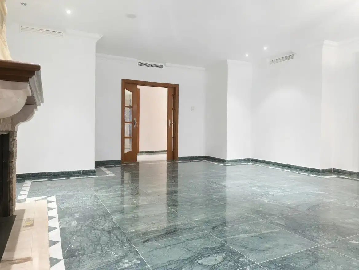 Ático de alquiler en Marbella con Calefacción, Jardín privado y Piscina