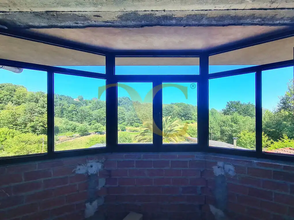 Terrassa de Casa o xalet en venda en Oviedo  amb Calefacció, Jardí privat i Terrassa
