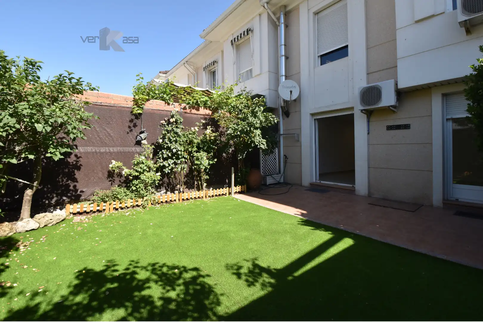 Garten von Einfamilien-Reihenhaus zum Verkauf in San Martín de la Vega mit Klimaanlage, Heizung und Privatgarten