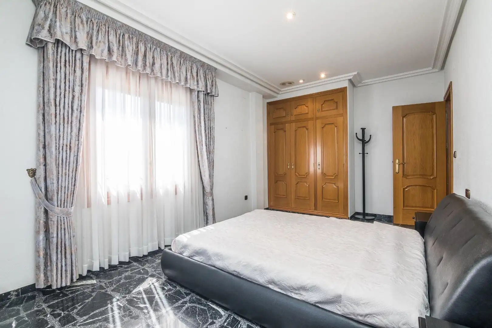 Dormitori de Casa o xalet en venda en Elche / Elx amb Jardí privat, Terrassa i Piscina