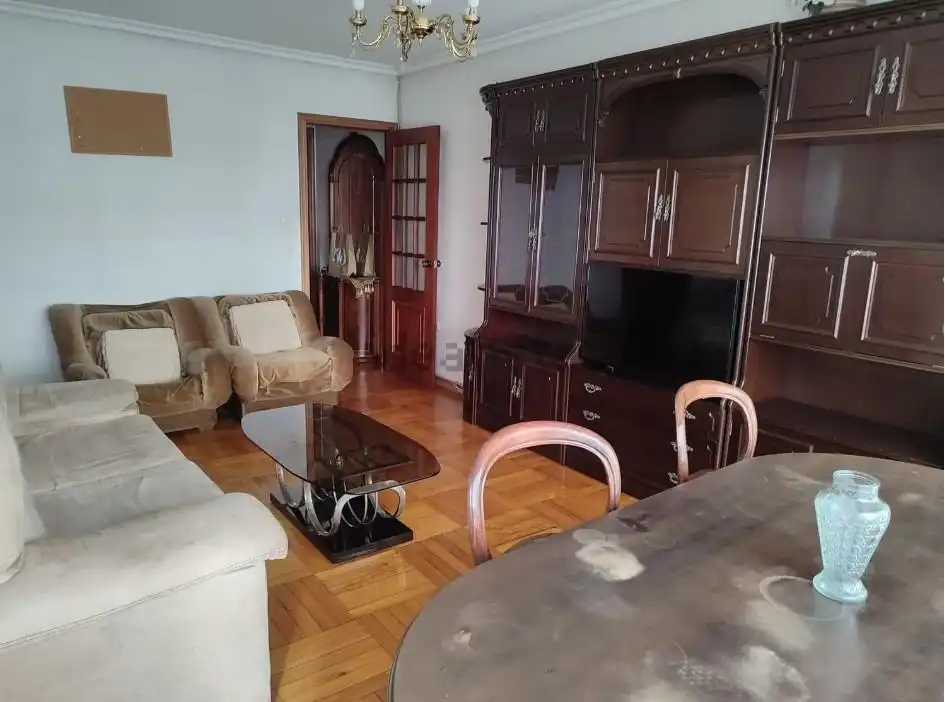 Sala d'estar de Pis en venda en Vigo  amb Calefacció, Terrassa i Moblat