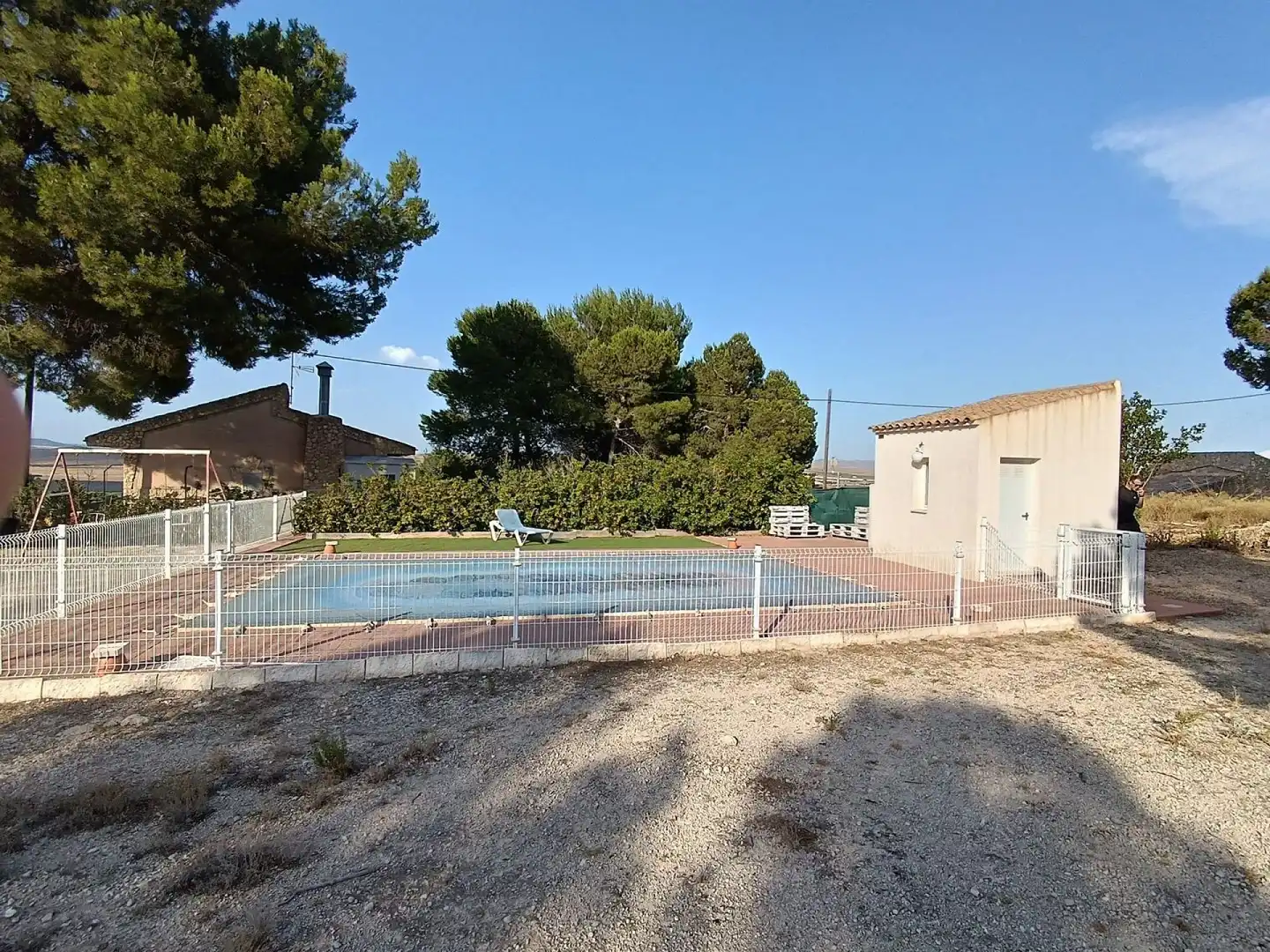 Piscina de Casa o xalet en venda en Yecla amb Aire condicionat, Jardí privat i Terrassa