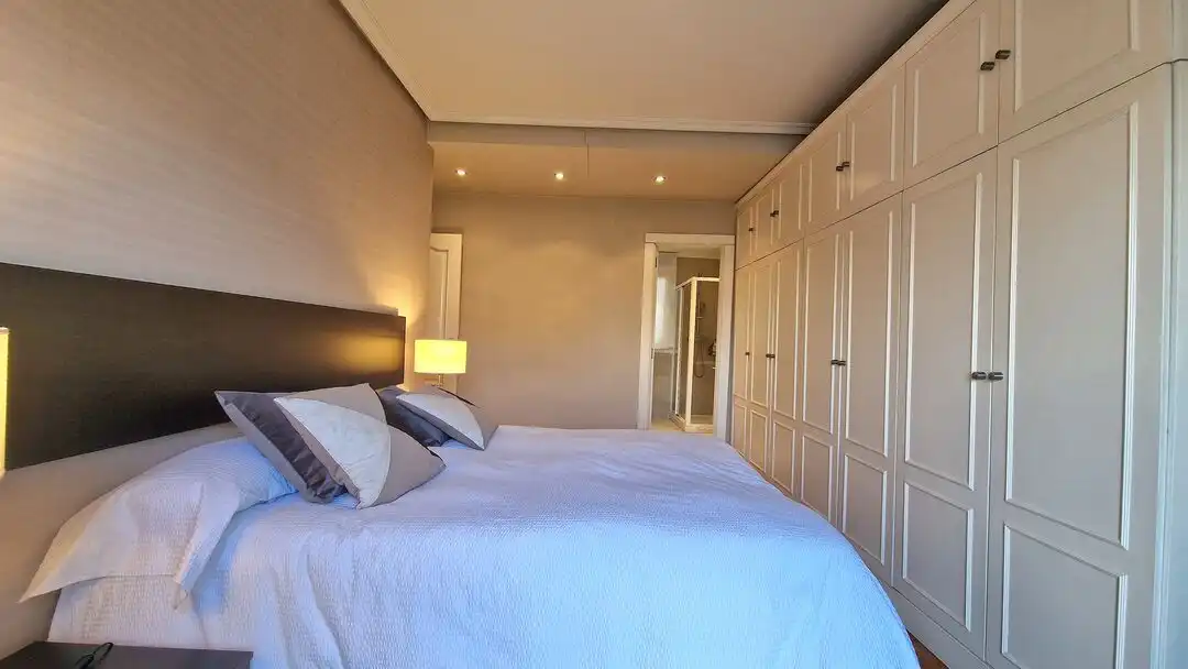 Schlafzimmer von Wohnung zum Verkauf in Donostia - San Sebastián  mit Heizung, Abstellraum und Balkon