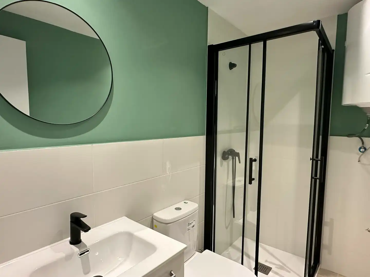 Baño de Piso de alquiler en Madrid con Calefacción, Amueblado y Lavadora