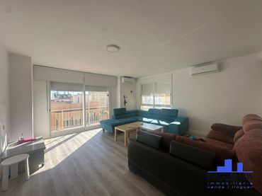Piso con balcón en venta en Casco Urbano