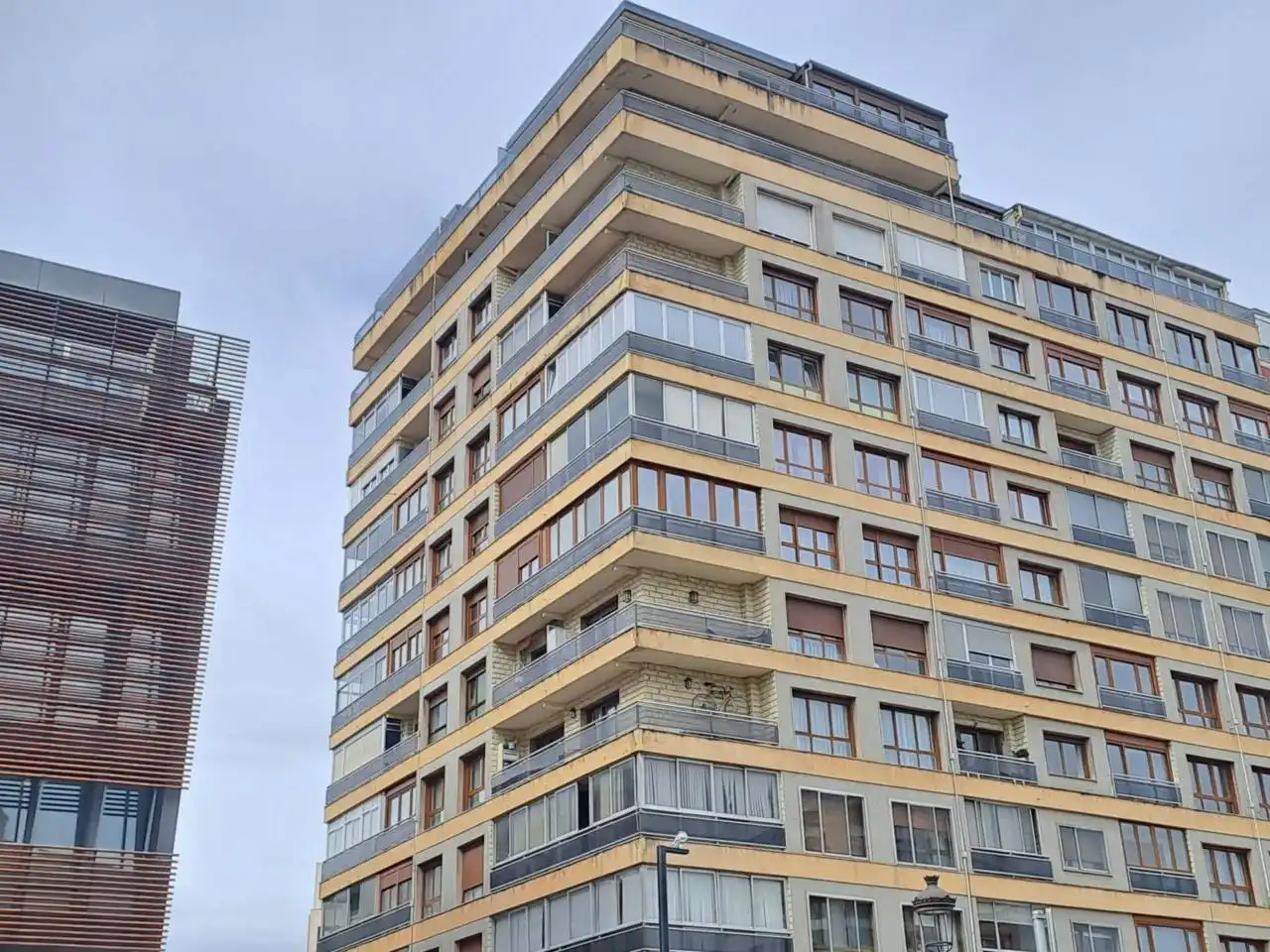 Vista exterior de Pis en venda en Burgos amb Calefacció, Terrassa i Alarma