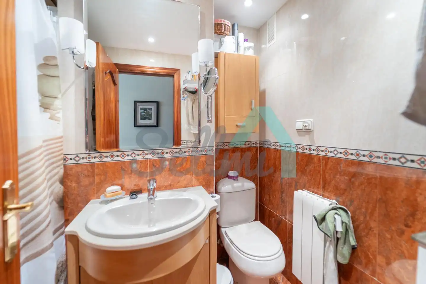 Bathroom of Flat for sale in Oviedo   with Heating, Parquet flooring and Storage room