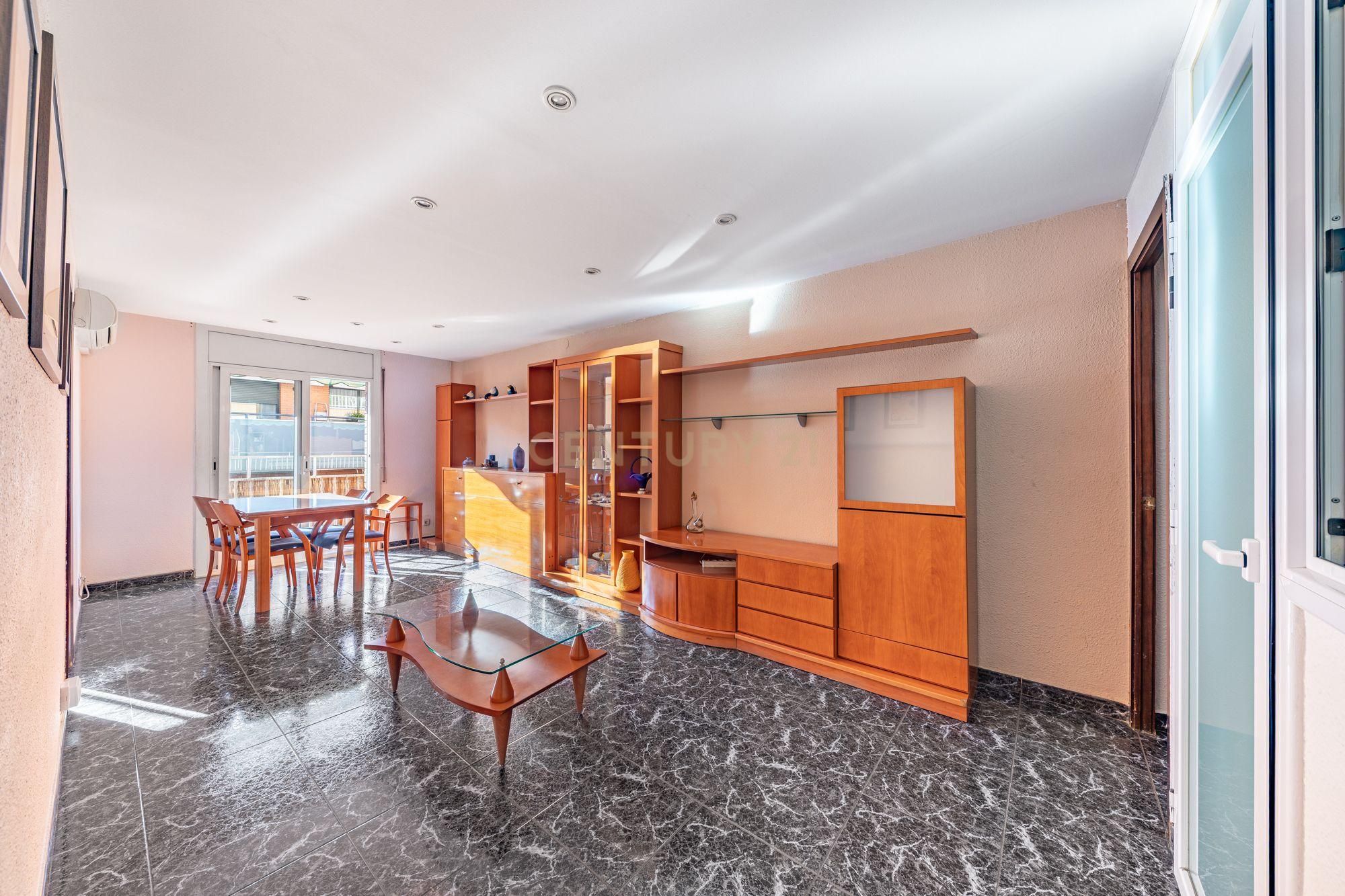 Living room of Apartment for sale in Cerdanyola del Vallès  with Air Conditioner and Balcony