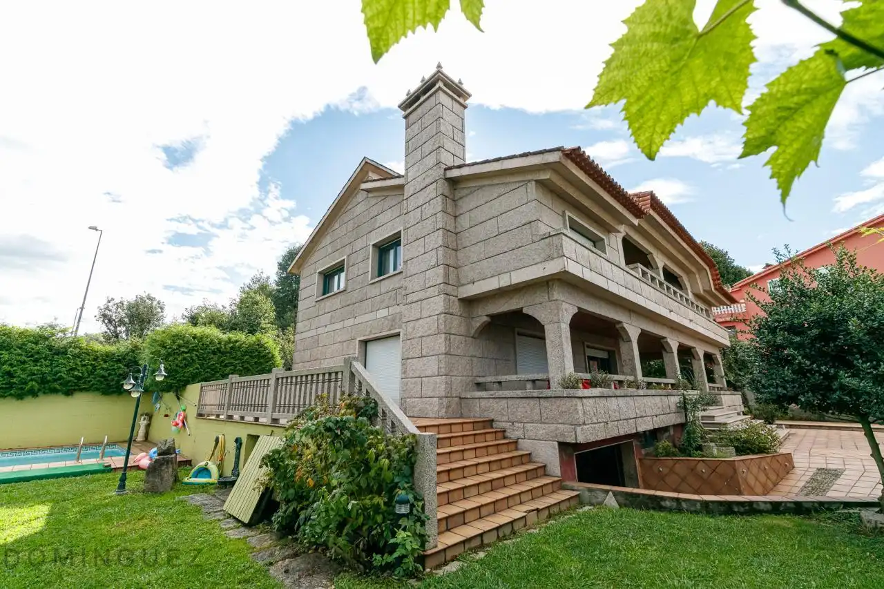 Vista exterior de Casa o chalet en venta en Vigo  con Calefacción, Jardín privado y Parquet