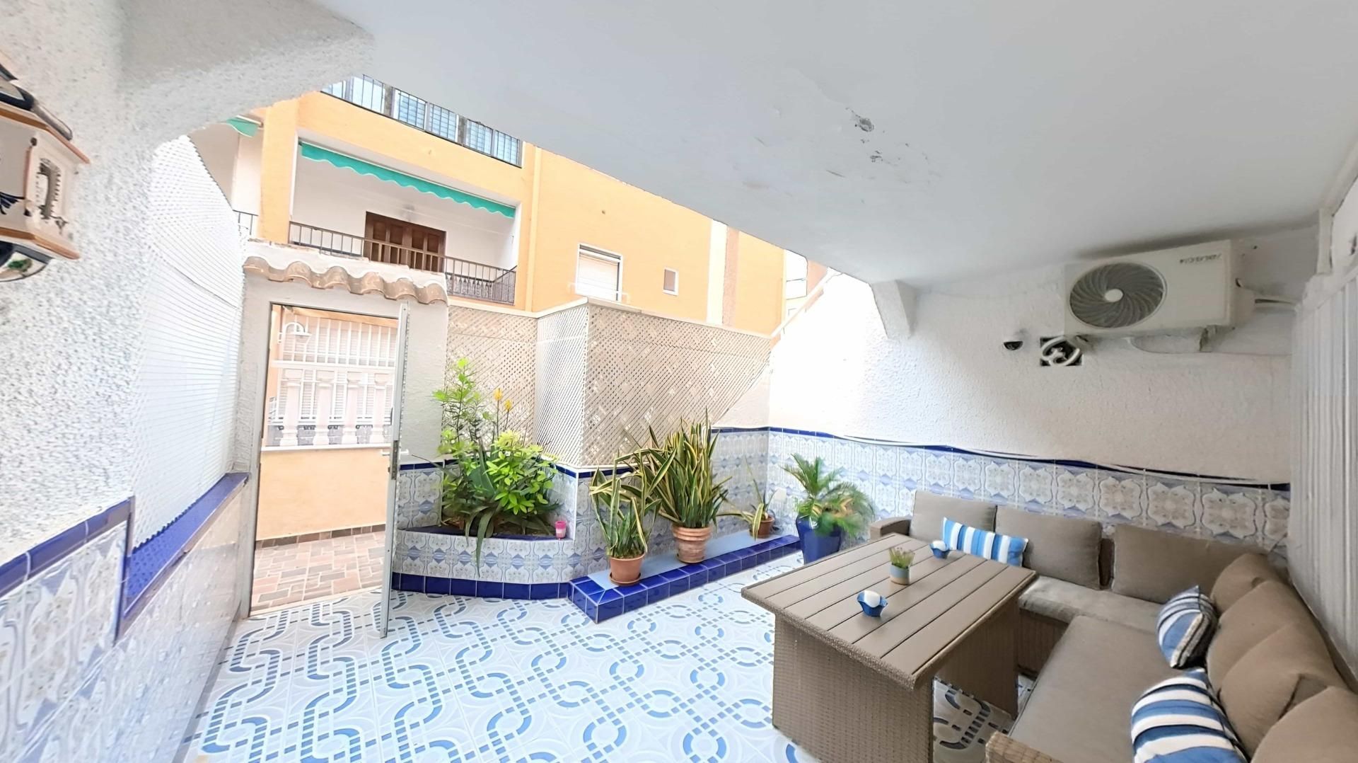 Terrace of House or chalet for sale in Torrevieja  with Air Conditioner, Private garden and Terrace