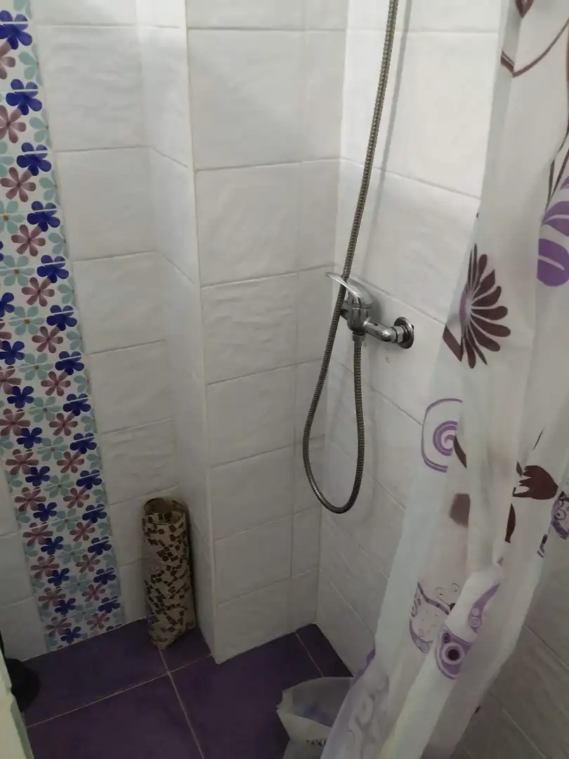 Baño de Apartamento de alquiler en Torrevieja con Calefacción, Piscina y Amueblado
