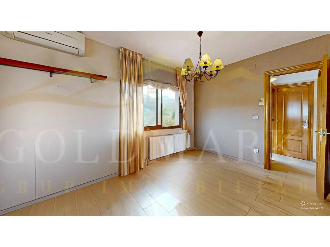 Habitación de Casa o chalet en venta en Corbera de Llobregat con Aire acondicionado, Calefacción y Jardín privado