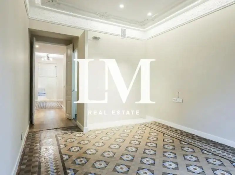 Vista exterior de Apartament en venda en Barcelona amb Aire condicionat, Terrassa i Balcó