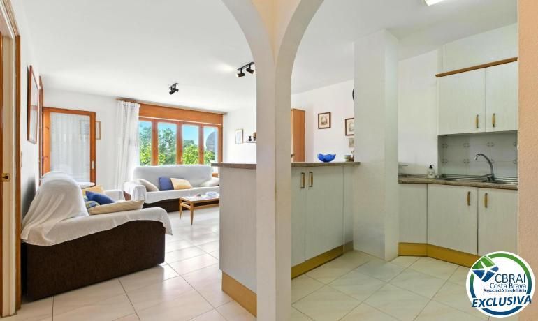 Pis en venda en Empuriabrava amb Jardí privat, Piscina i Moblat