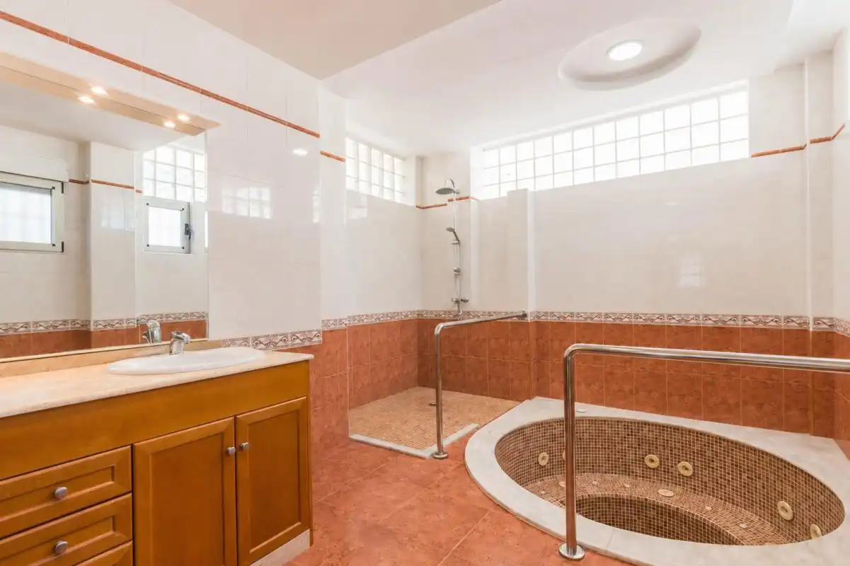Bany de Casa o xalet en venda en Murcia amb Aire condicionat, Calefacció i Jardí privat