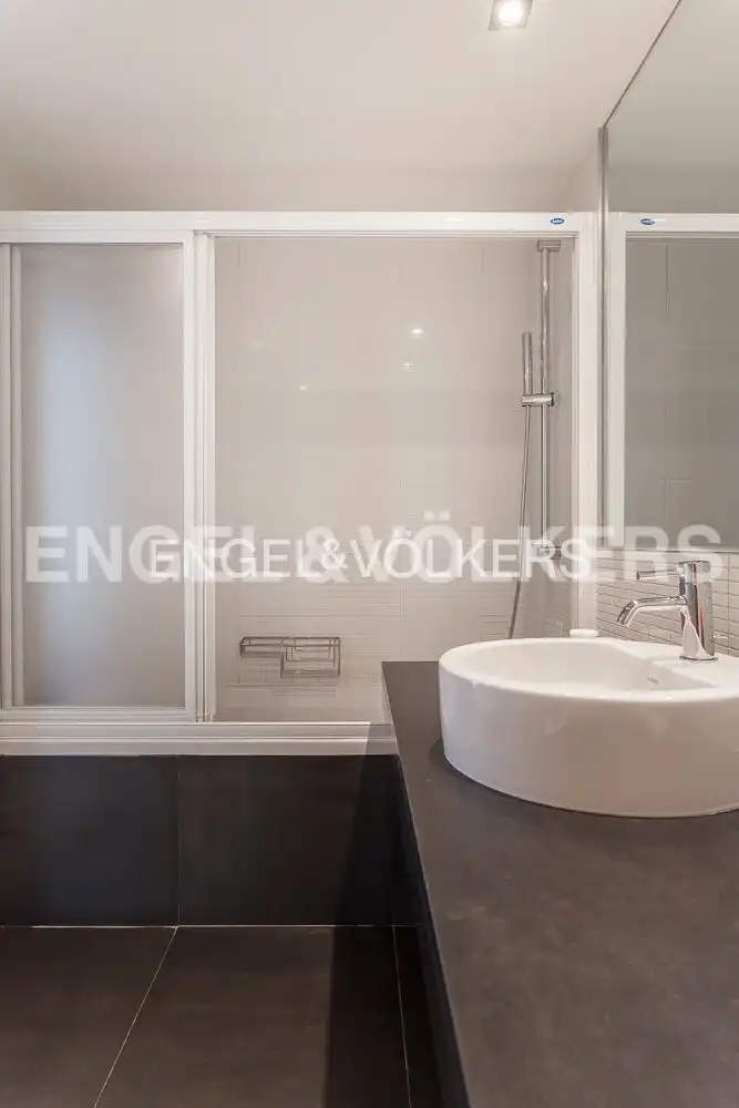 Bathroom of Attic for rent in Madrid  with Air Conditioner, Heating and Furnished