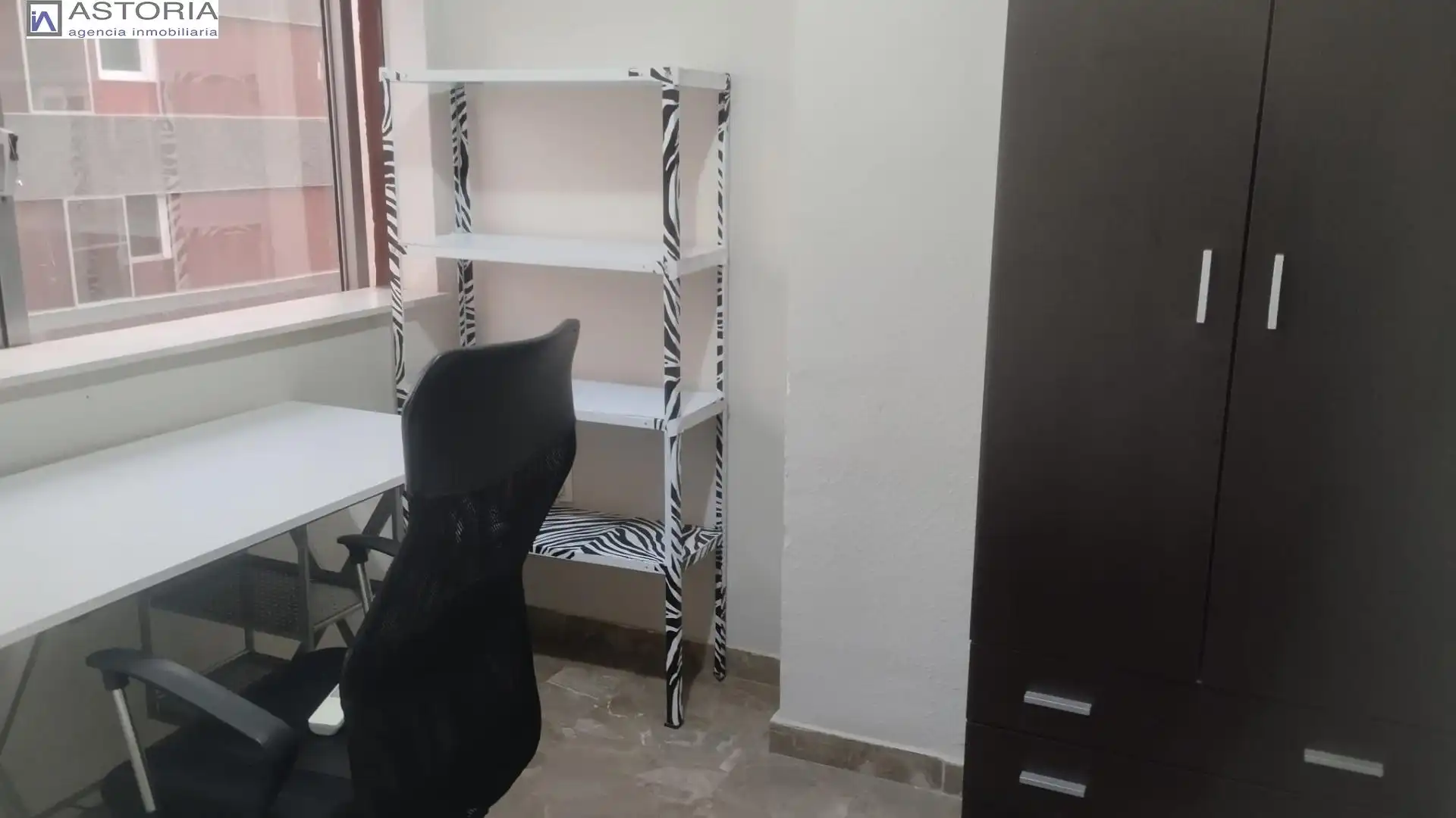Bedroom of Flat for rent in Granada  with Air Conditioner, Furnished and Balcony