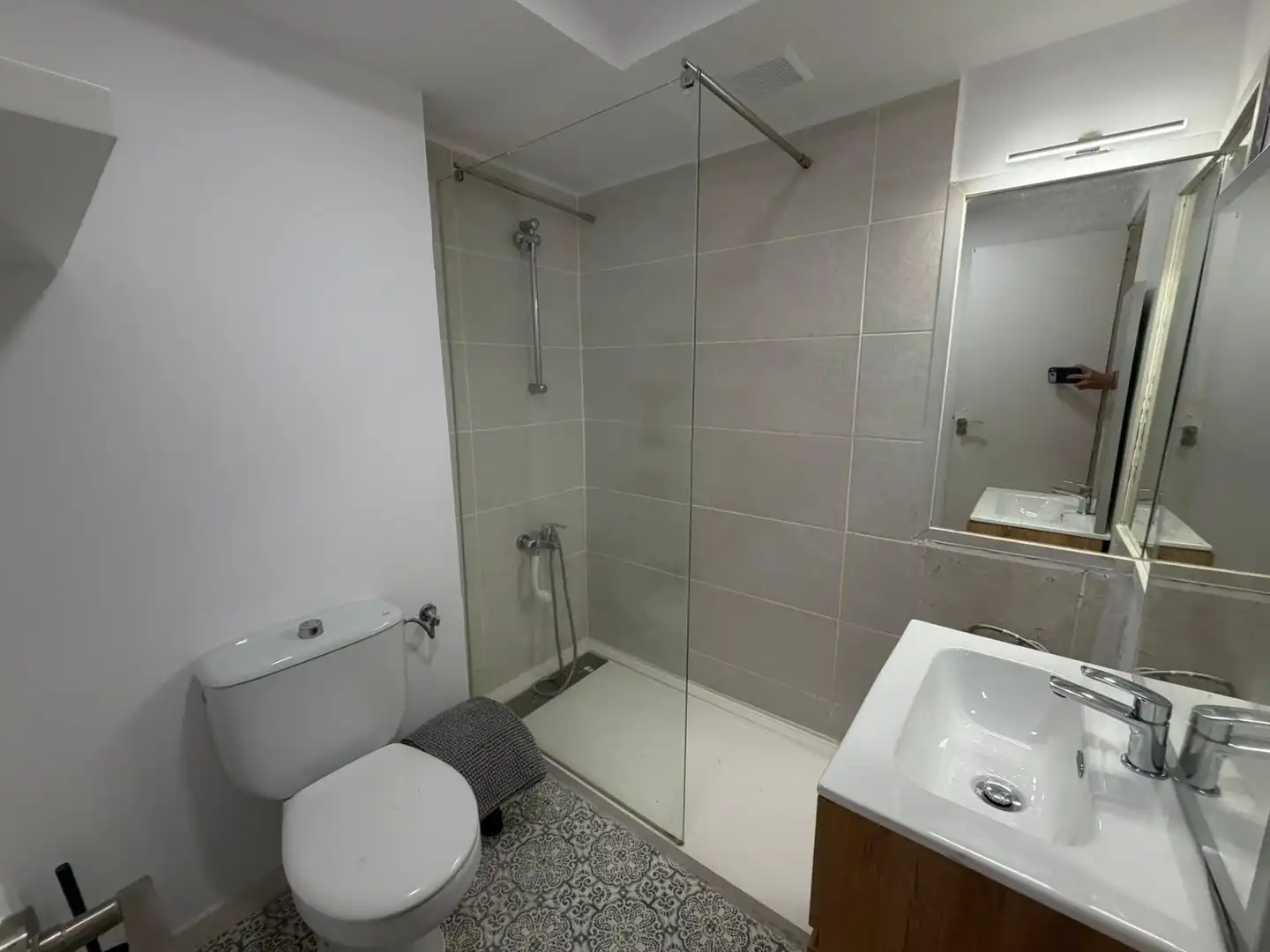 Bathroom of Flat for share in Madrid  with Heating, Furnished and Washing machine
